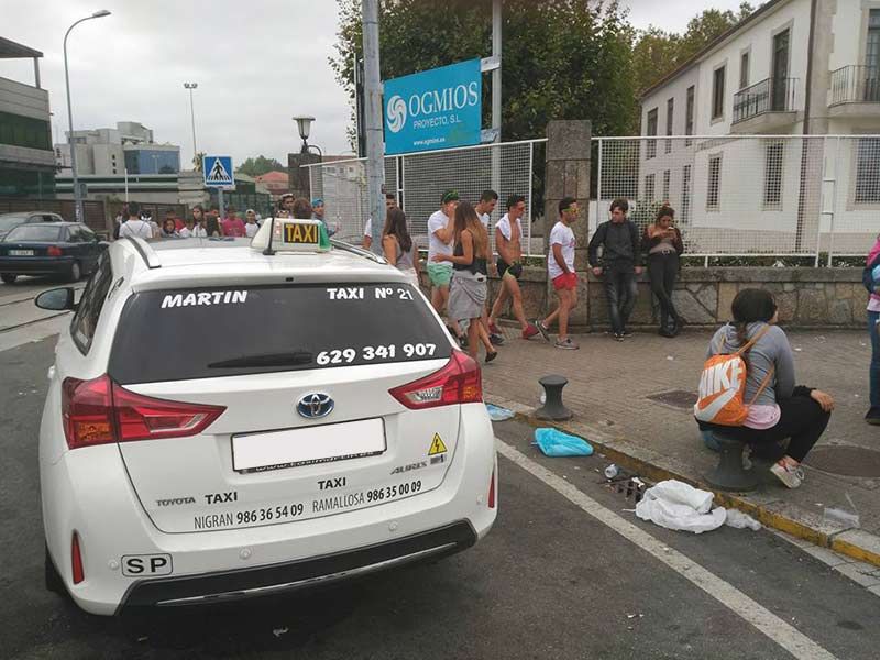 Taxi Martín Nigrán vehículo para traslado de pasajeros